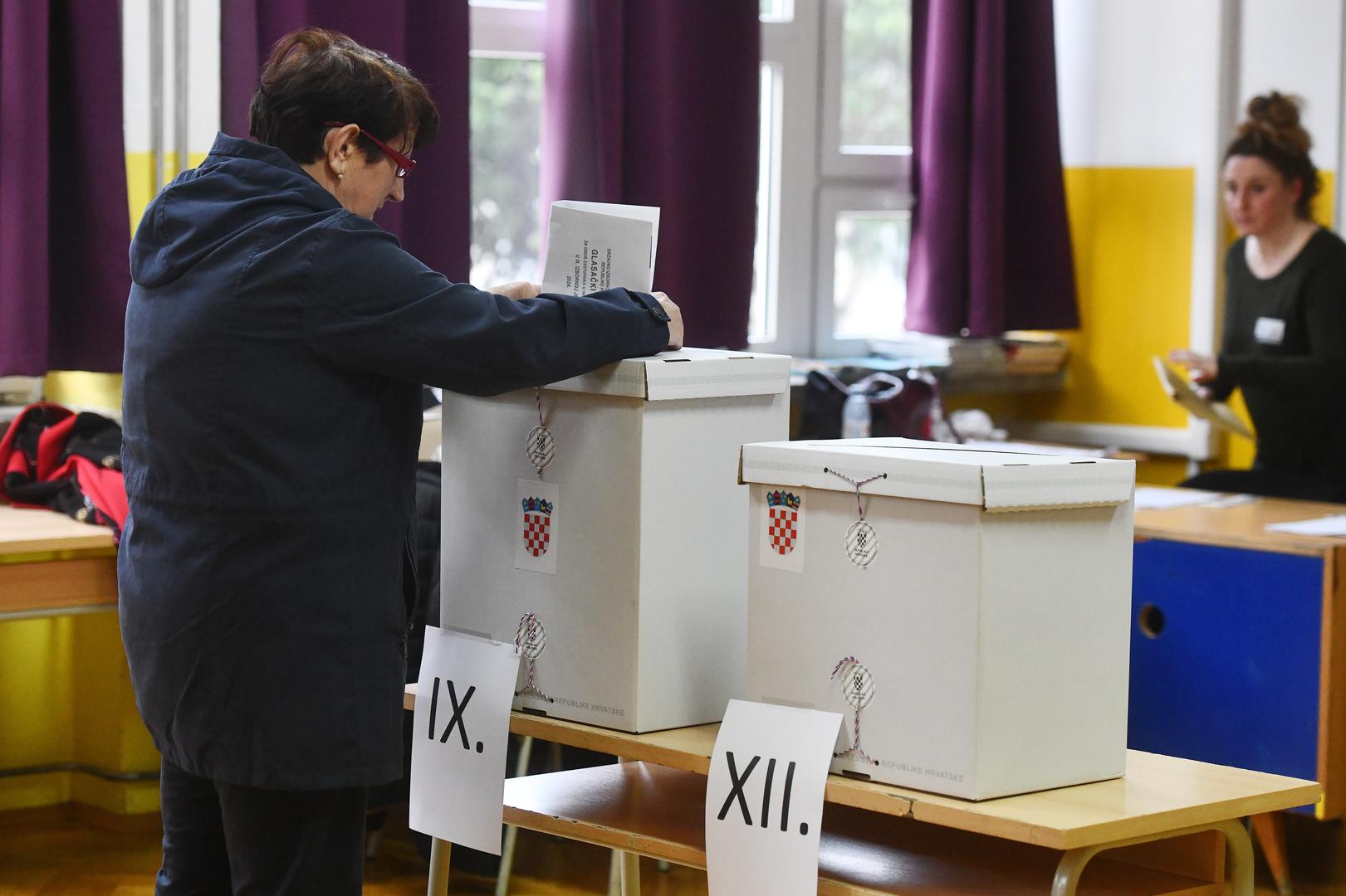 O zastupnicima 11. saborskog saziva odlučuje 3 milijuna i 773 tisuće birača, 127 tisuća manje nego prije četiri godine. S prebivalištem u Hrvatskoj ih je 3 milijuna i 511 tisuća, bez prebivališta u njoj, aktivno registriranih je 222.300 birača.