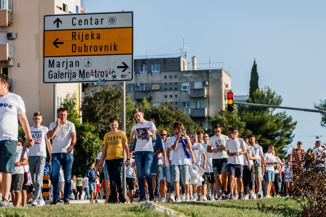 Split: Navijači na Poljudu uoči početka utakmice između Hajduka i Dinama