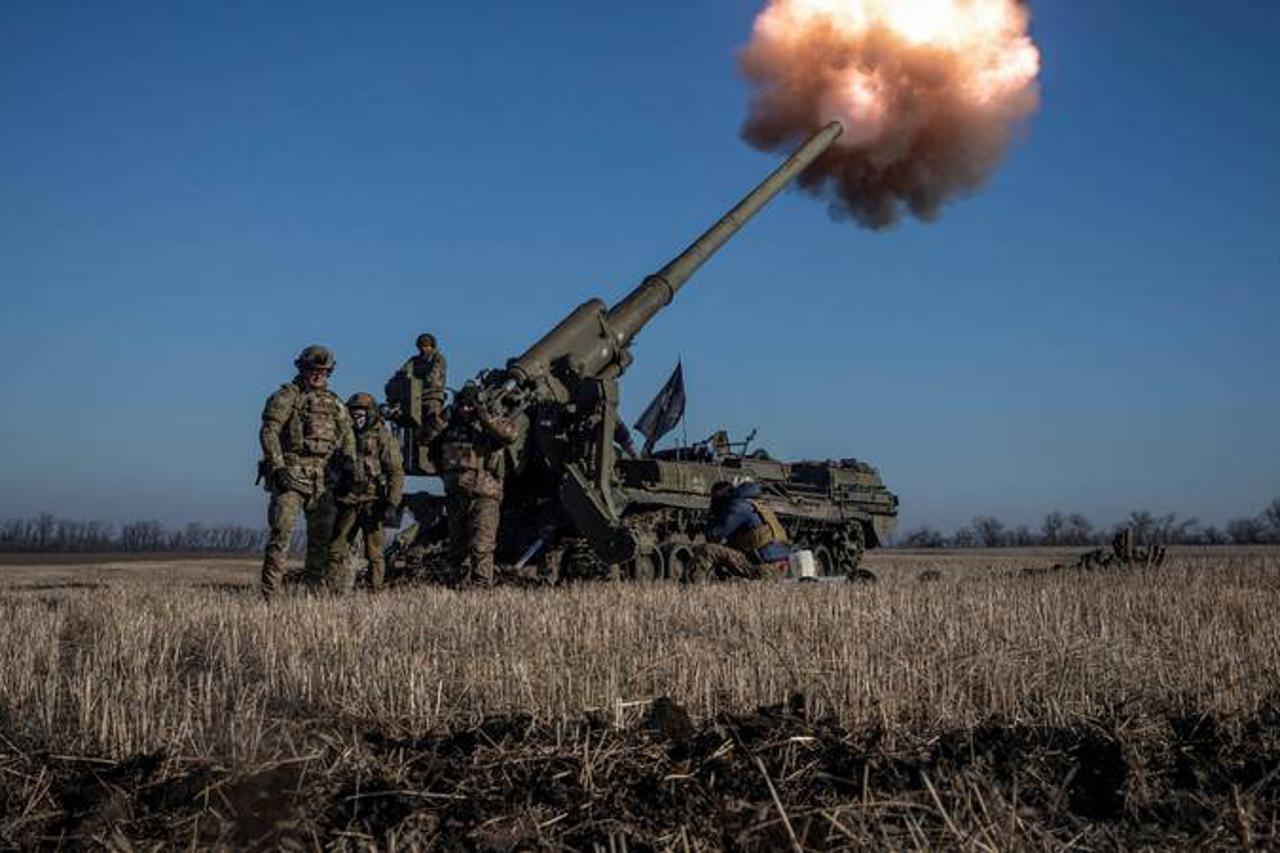 Feed/24Sata/2024-17/2023-01-24T184032Z-587848719-Rc2Xwy9W0Pc8-Rtrmadp-3-Ukraine-Crisis-Bakhmut-Artillery.Jpg