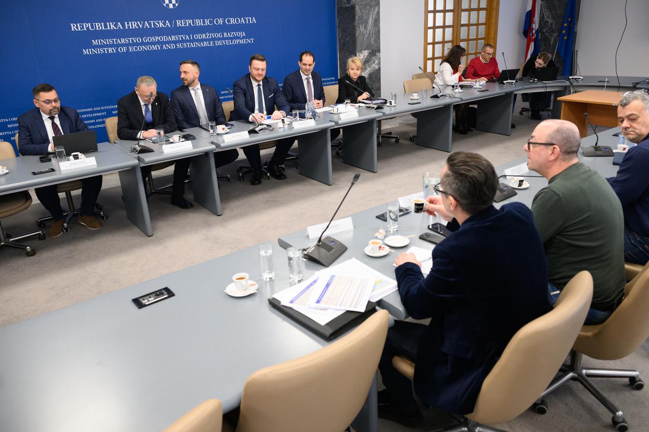 Zagreb: Sastanak predstavnika Vlade s predstavnicima državnih sindikata u Ministarstvu