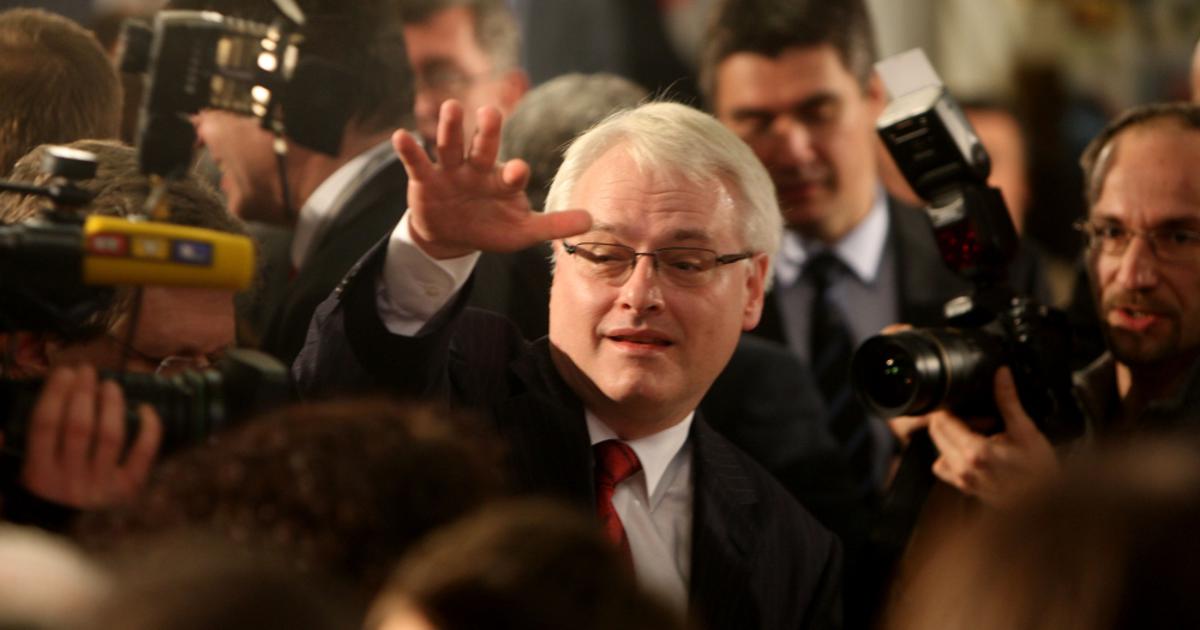 Josipović Pozivam građane da glasuju za svjetlo a ne za tamu