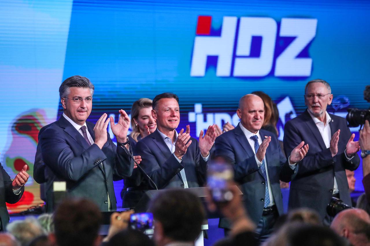Zagreb: Andrej Plenković obratio se okupljenima u stožeru HDZ-a