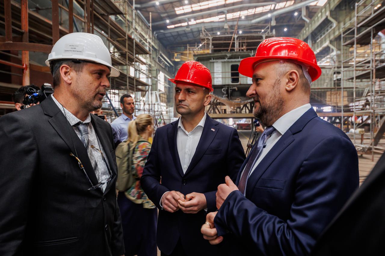 Split: Ministar Ivan Anušić i načelnik Glavnog stožera Oružanih snaga Tihomir Kundid posjetili su tvrtku Brodosplit