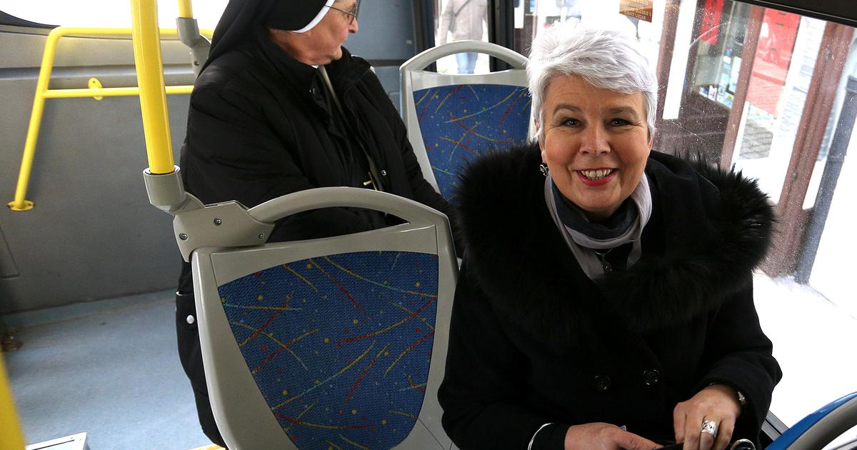 Bivša premijerka Jadranka Kosor na posao putuje autobusom Večernji hr