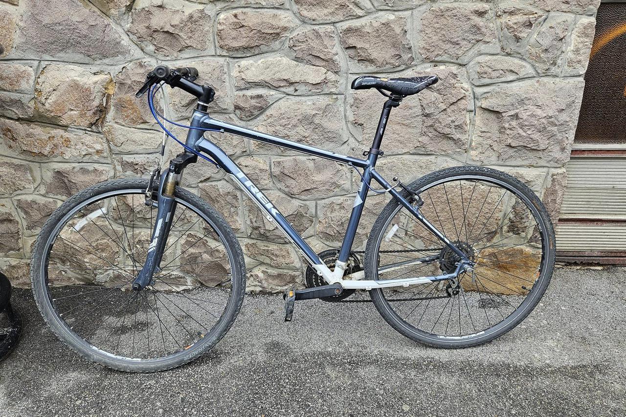 Zaboravljeni bicikli koje su ostavili gosti kafića Balote u Osijeku