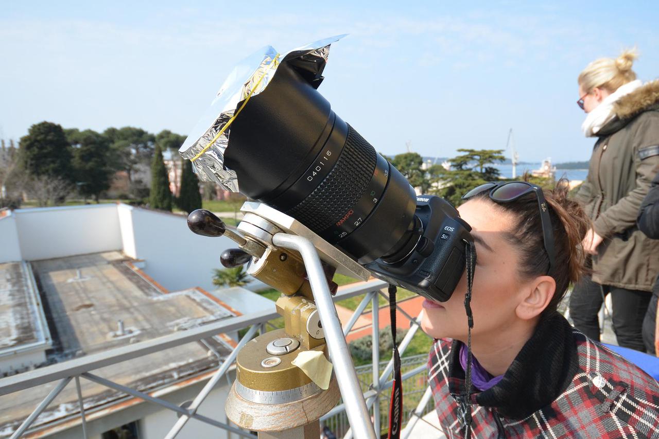 Pula: Astronomsko društvo Istra organiziralo promatranje djelomi?ne pomr?ine Sunca