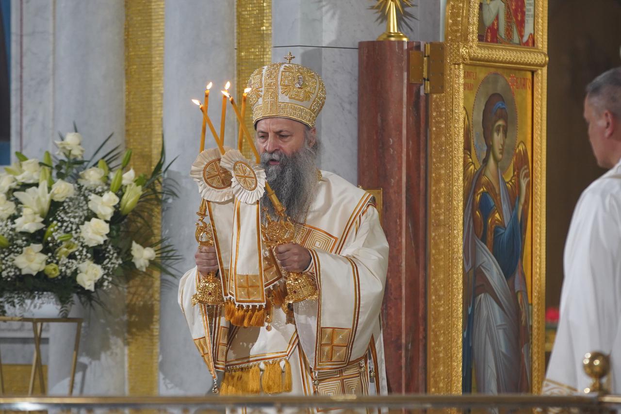 Beograd: U Hramu Svetog Save patrijarh Srpske pravoslavne crkve Porfirije služio ponoćnu uskršnju liturgiju 