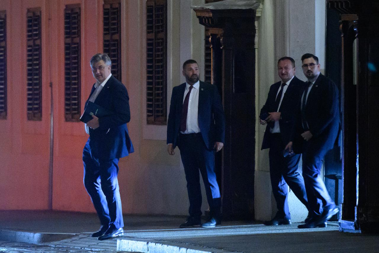 

Zagreb: Andrej Plenković odlazi iz Banskih dvora nakon sastanka s Domovinskim pokretom