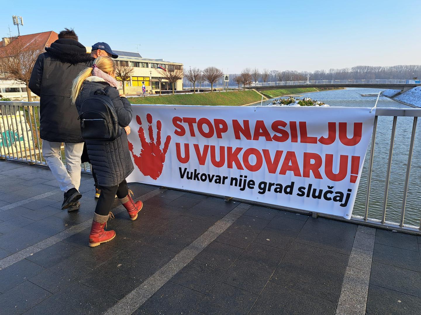 Galerija FOTO Ujedinjeni Roditelji U Vukovaru Prosvjedovali Ne Moramo