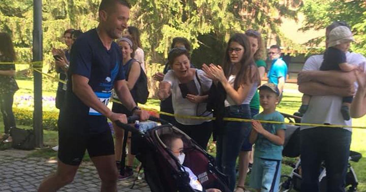 Policajac U Cilj Utr Ao S Dje Akom Za Kojeg Je Skupljao Novac Ve Ernji Hr