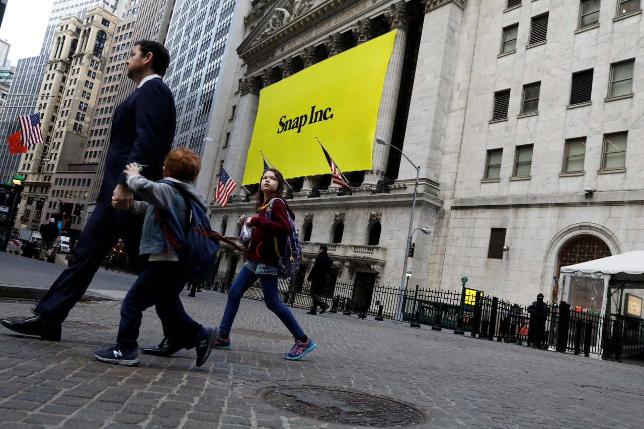 A banner for Snap Inc. hangs on the facade of the New York Stock Exchange (NYSE) on the morning of the company's IPO in New York, U.S., March 2, 2017. REUTERS/Brendan McDermid