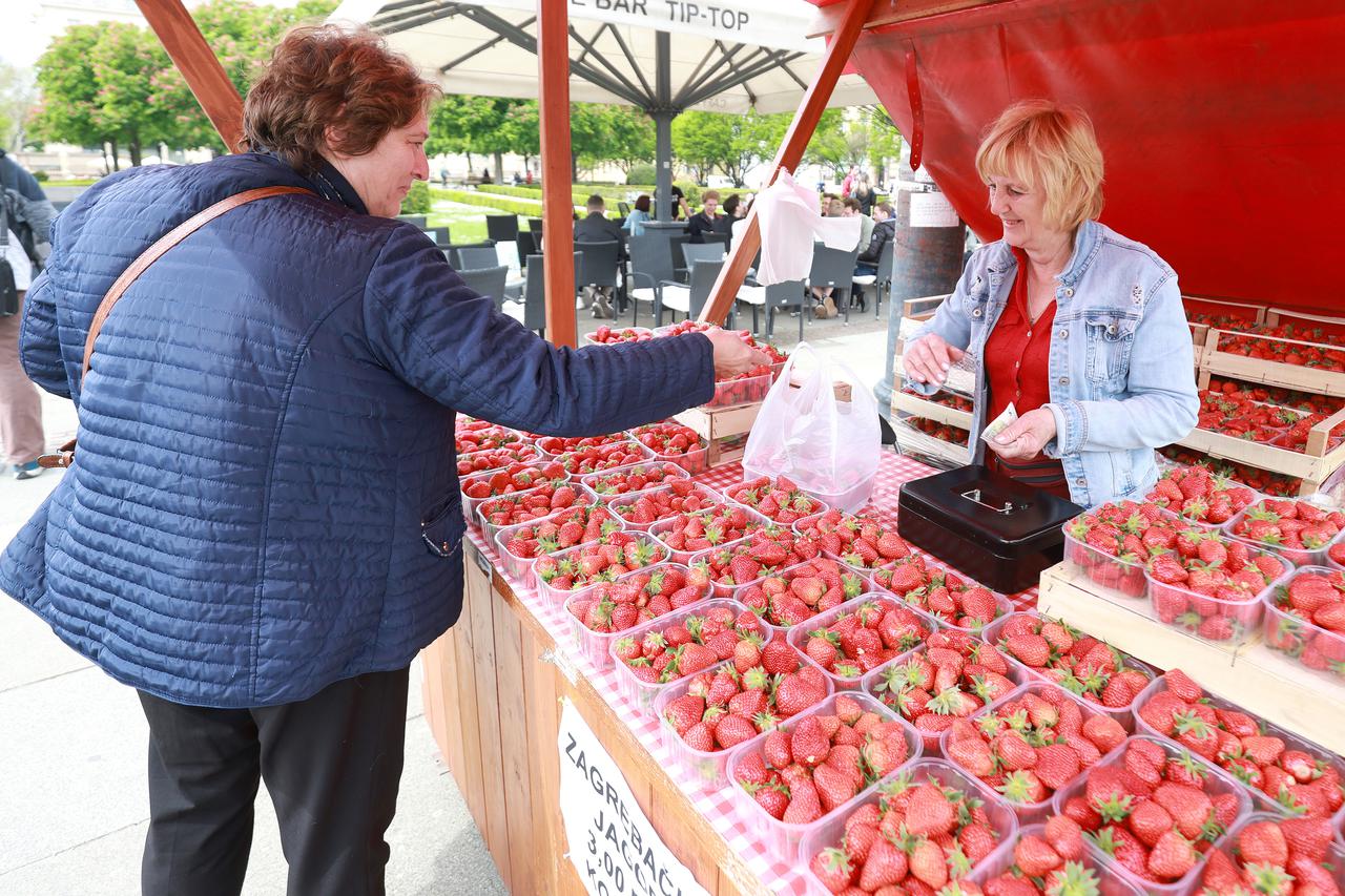 Zagreb: Pultova za jagode sve manje, a cijene višetruko skočile