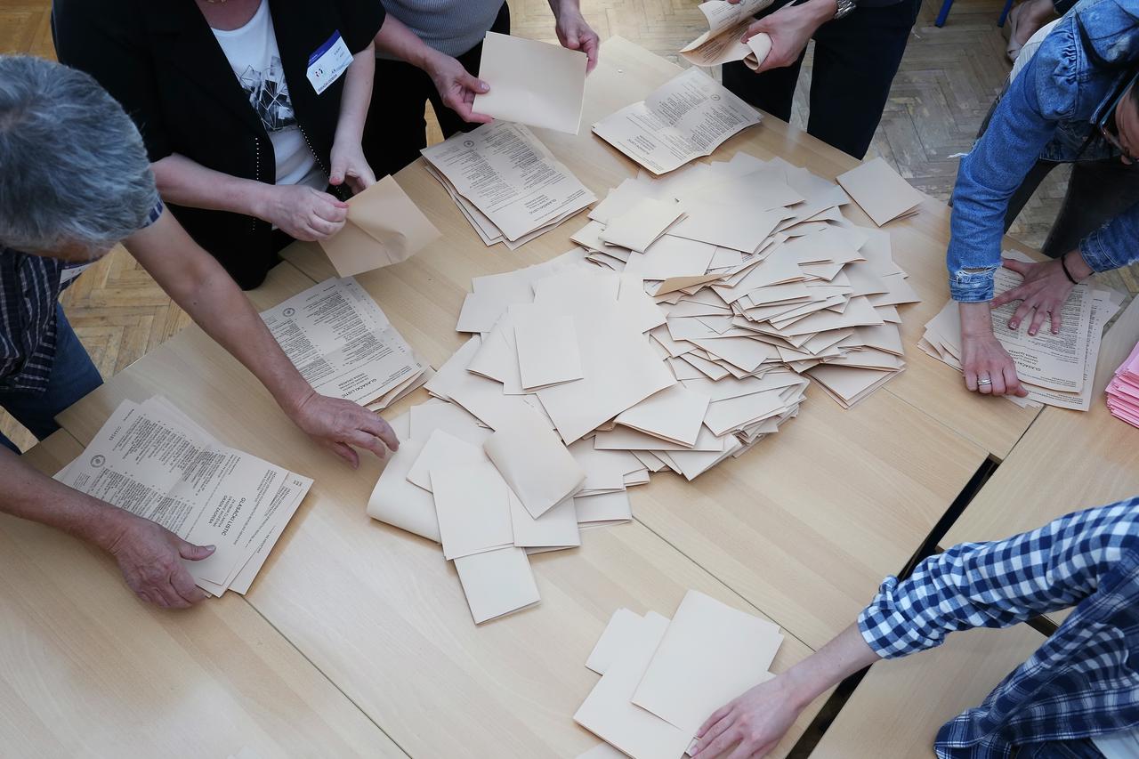 Zagreb: Otvaranje bira?kih kutija te prebrojavanje glasova na lokalnim izborima 2017.