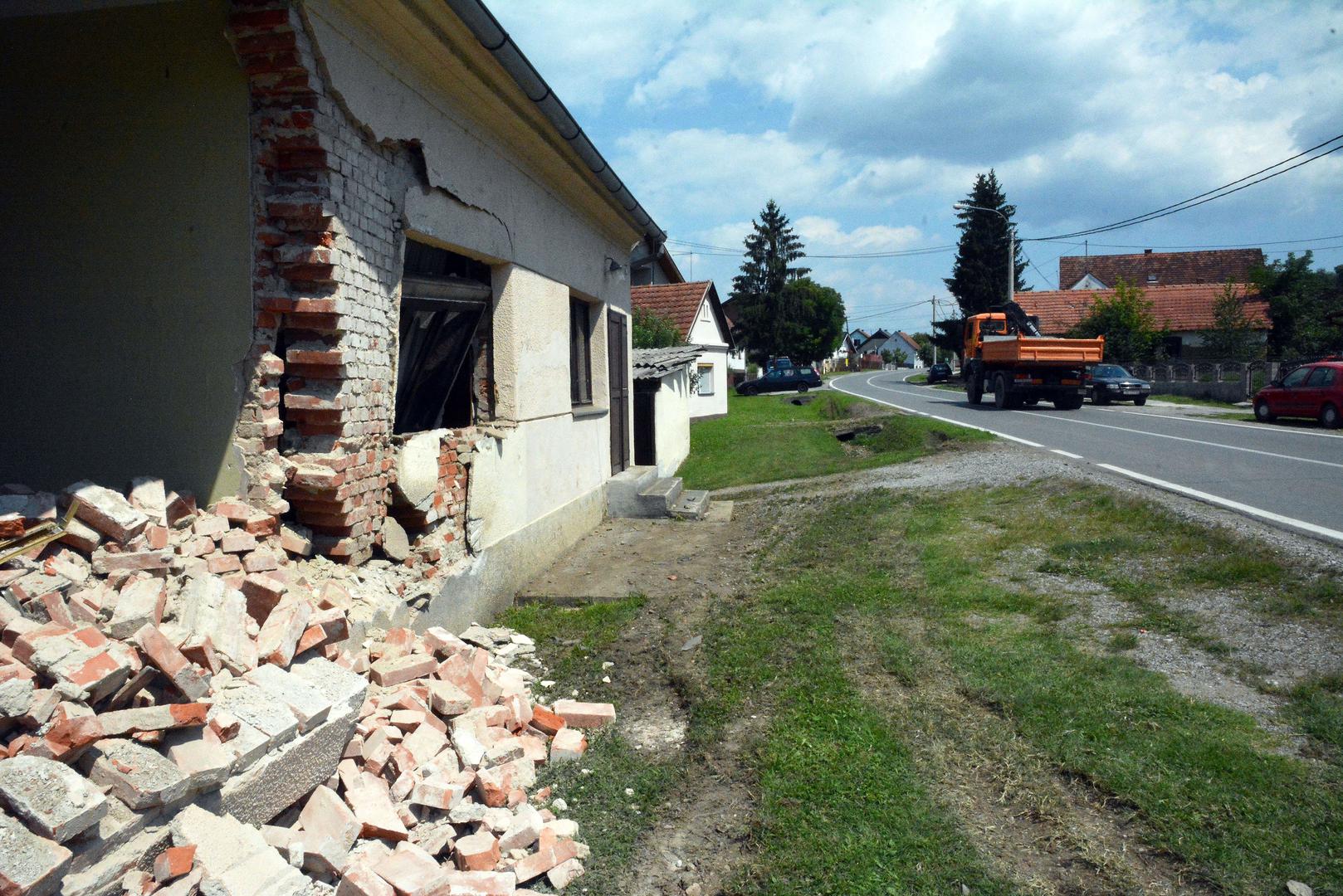 Galerija Kamion Uletio U Ku U Kod Po Ege Str Ve Ernji Hr