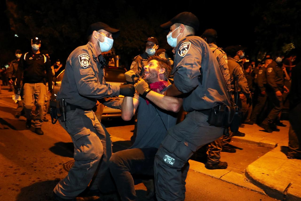 Israelis protest PM's alleged corruption and economic hardship from COVID-19 lockdowns