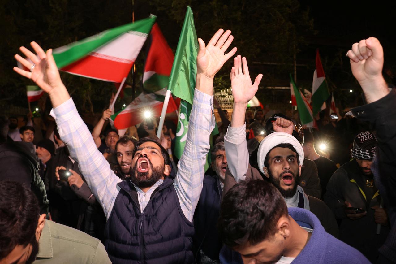 Iranci na ulicama slave početak napada na Izrael