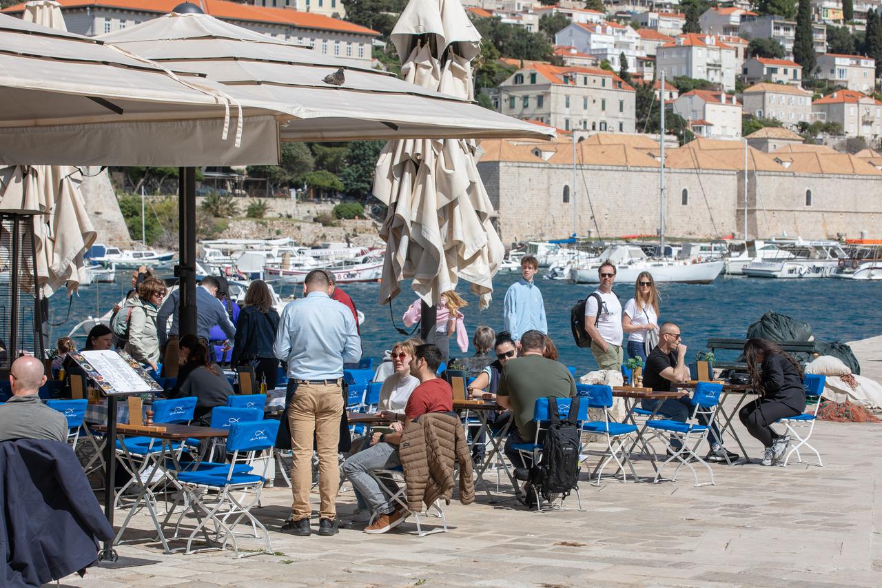 Povećan broj turista najavljuje početak sezone u Dubrovniku