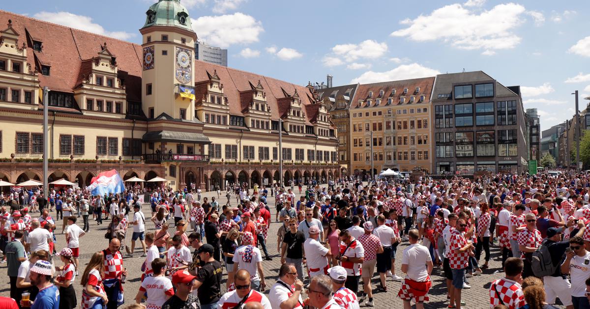 FOTO Janje Ispred Paste Divovska Zastava I Ludnica Uz Harmoniku