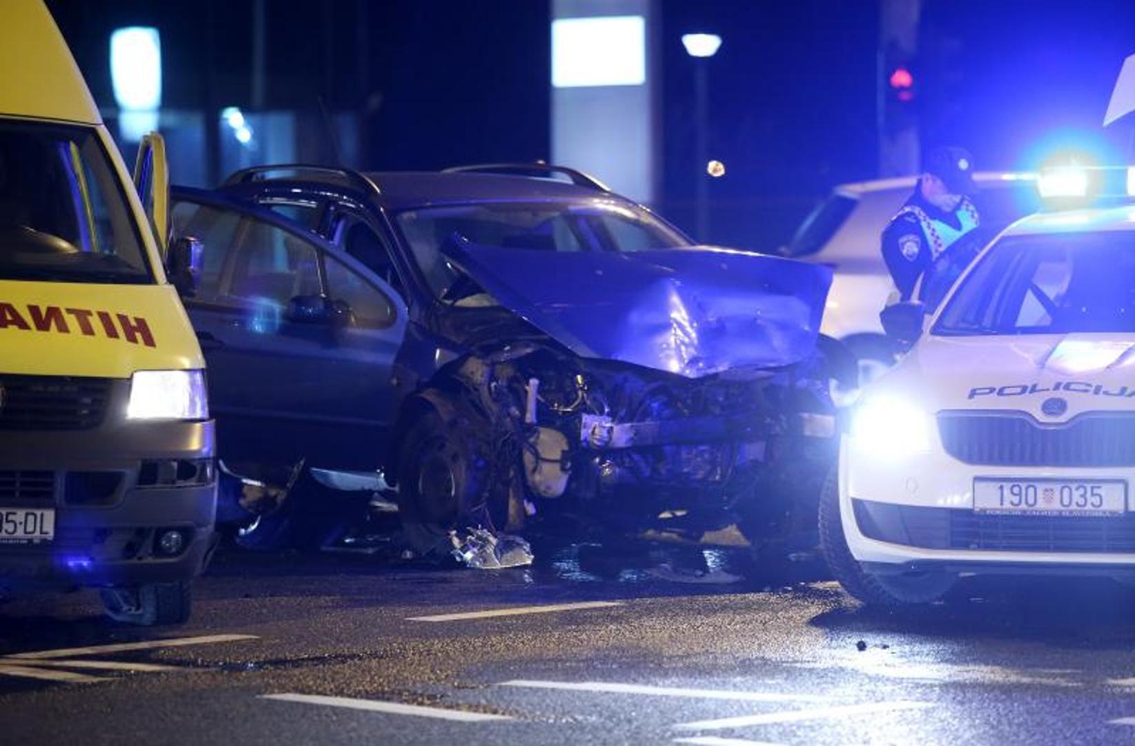 Galerija Na Zagrebačkoj aveniji sudario se automobil s vozilom Hitne