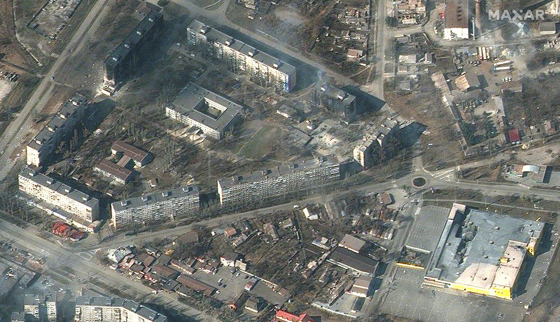 Satellite view of burning and heavily damaged apartment buildings and stores, as Russia's invasion of Ukraine continues, Mariupol, March 18, 2022 in this handout. Satellite image (C) 2022 Maxar Technologies/Handout via REUTERS ATTENTION EDITORS - THIS IMAGE HAS BEEN SUPPLIED BY A THIRD PARTY. MANDATORY CREDIT. WATERMARK MAY NOT BE REMOVED/CROPPED. NO RESALES. NO ARCHIVES Photo: MAXAR TECHNOLOGIES/REUTERS