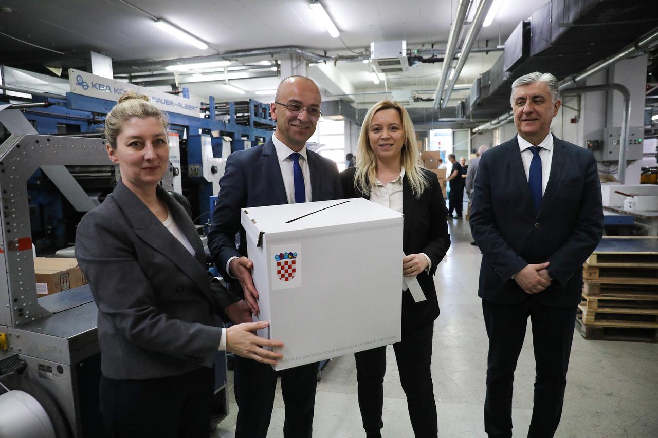 Zagreb: Proces tiska izbornih listića za parlamentarne izbore 2024. godine.
