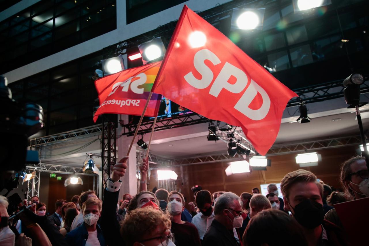 Reactions to the first exit polls from Social Democratic Party candidate Olaf Scholz and supporters at the party headquarters