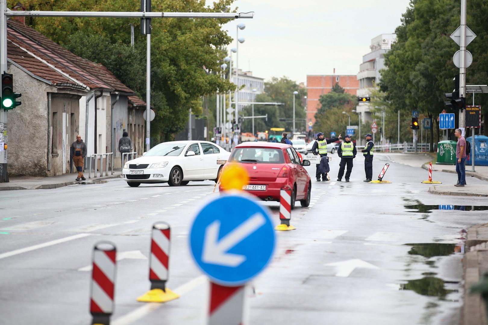 30.09.2021., Zagreb - Radovi na puknucu cijevi na Selskoj ulici nisu prouzrocili velike guzve tijekom jutra.
Photo: Matija Habljak/PIXSELL