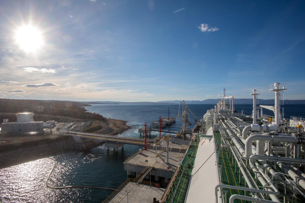 LNG terminal na Krku Hrvatskoj osigurava neophodne količine plina u trenutku kada SAD i EU donose sankcije za Rusiju