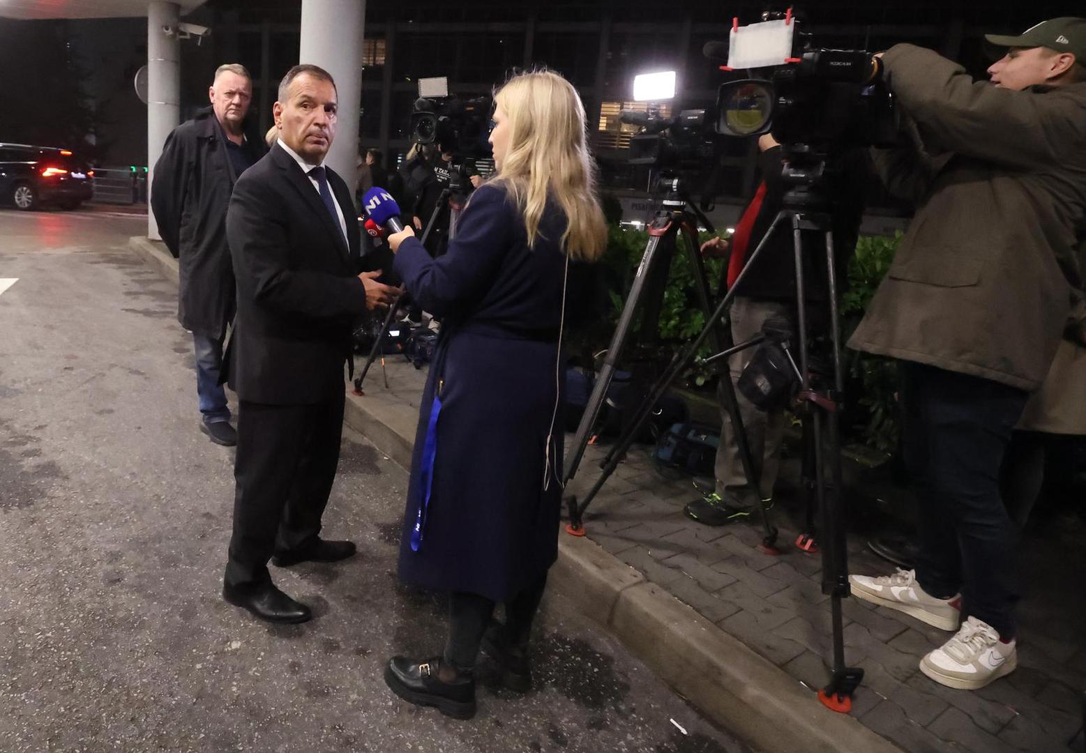 07.11.2023. Zagreb - Zbog  zaprimljenih pacijenata uslijed konzumacije navodno kontaminirane mineralne vode, ministar zdravstva Vili  Beros dao je izjavu za medije  Photo: Sanjin Strukic/PIXSELL