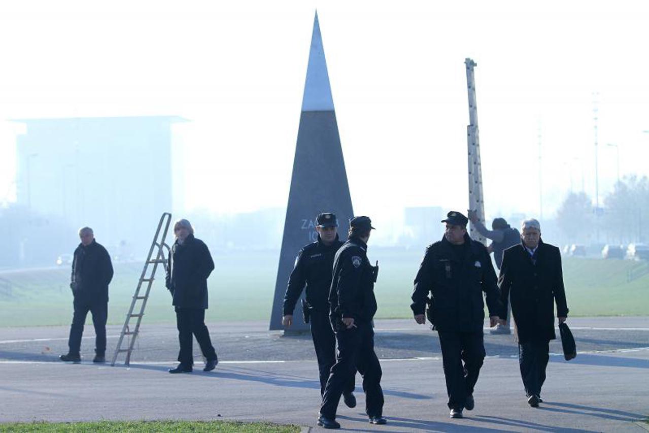 raspelo, spomenik, branko silađin, policija (1)