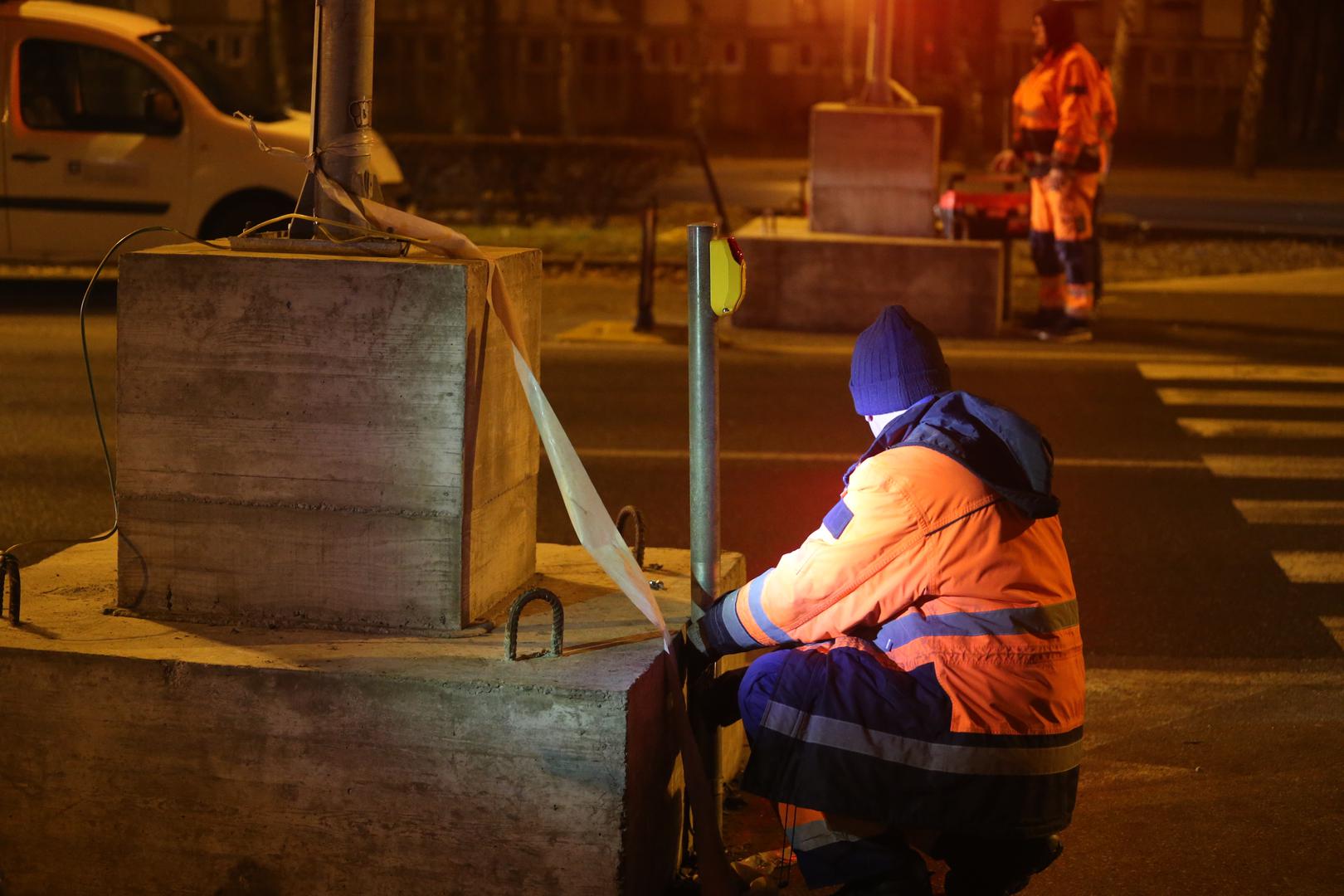 Nakon 23 sata u subotu zatvoren je promet Jadranskim mostom i zonom oko rotora te je počelo uklanjanje privremen prometne regulacije i postavljanje nove prometne regulacije.