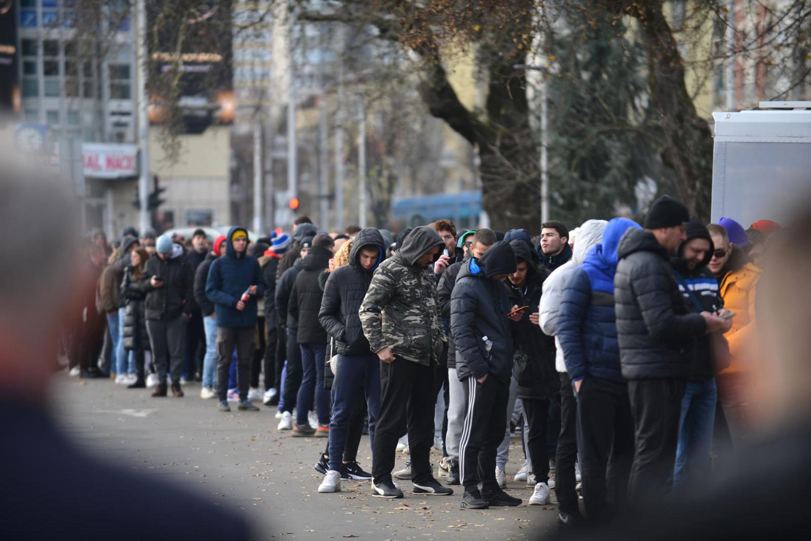 16.12.2023., Maksimir stadion, Zagreb - Guzva za kupnju karata najveceg hrvatskog derbija Dinama i Hajduka. Photo: Josip Mikacic/PIXSELL