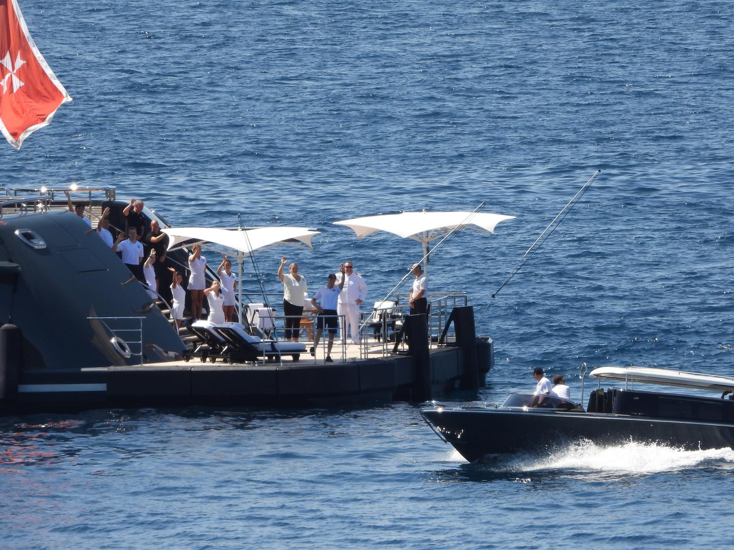 Magic je sa suprugom Cookie i prijateljima prije nekoliko dana stigao jahtom u Dubrovnik, a zatim su nastavili plovidbu Jadranom. Dok je Magic stao na jahti, prijatelji su izašli na kopno. 