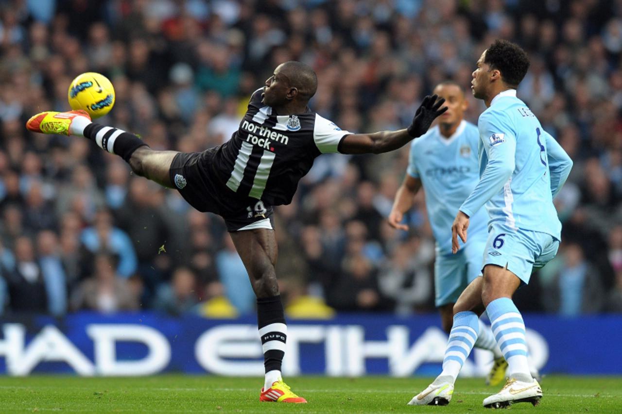 'Newcastle United's French/Senegalese striker Demba Ba (L) stretches for a ball during the English Premier League football match between Manchester City and Newcastle United at Etihad Stadium in Manc