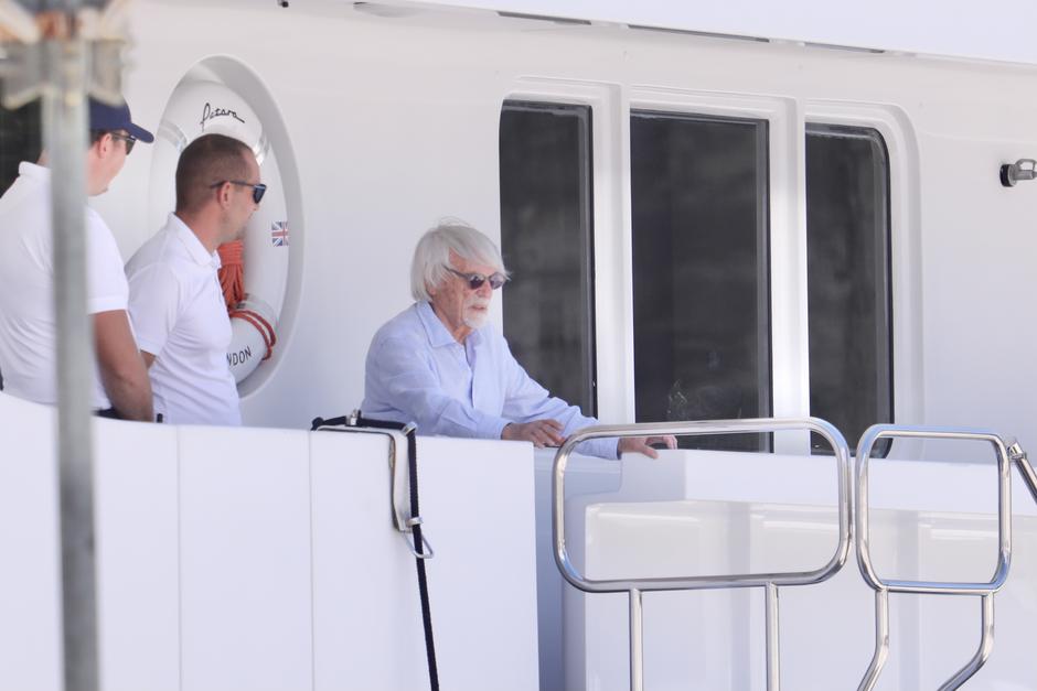 Bernie Ecclestone sa suprugom Fabianom i sinom Aceom ljetuje u Trogiru