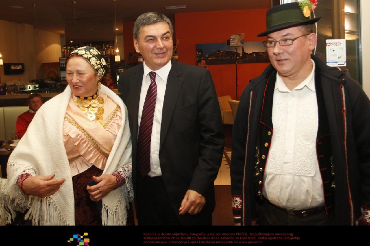 \'04.12.2011., Osijek - Cekanje rezultata parlamentarnih izbora u izbornom stozeru HDSSB-a. Vladimir Sisljagic. Photo: Marko Mrkonjic/PIXSELL\'