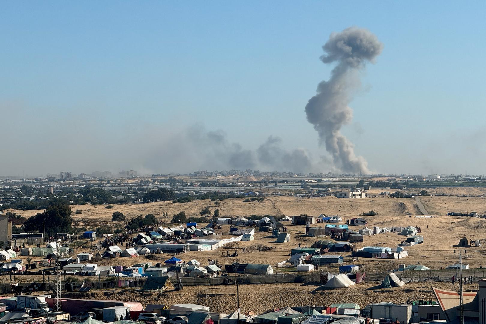 Smoke rises during an Israeli ground operation in Khan Younis, amid the ongoing conflict between Israel and the Palestinian Islamist group Hamas, as seen from a tent camp sheltering displaced Palestinians in Rafah, in the southern Gaza Strip February 11, 2024. REUTERS/Bassam Masoud Photo: BASSAM MASOUD/REUTERS