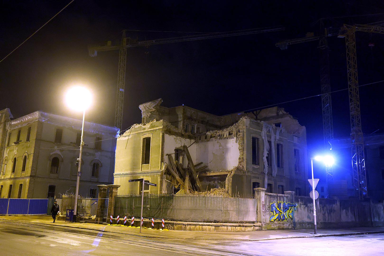 08.03.2023., Zagreb - Prilikom radova na rekonstrukciji zgrade u sklopu obnobe Katolickog sveucilista doslo je do nepredvidjenog urusavanja dijela zgrade koji je samo nekoliko metara od Ilice nakon cega je dobar dio zgrade morao biti srusen, a promet Ilicom obustavljen. Photo: Goran Stanzl/PIXSELL