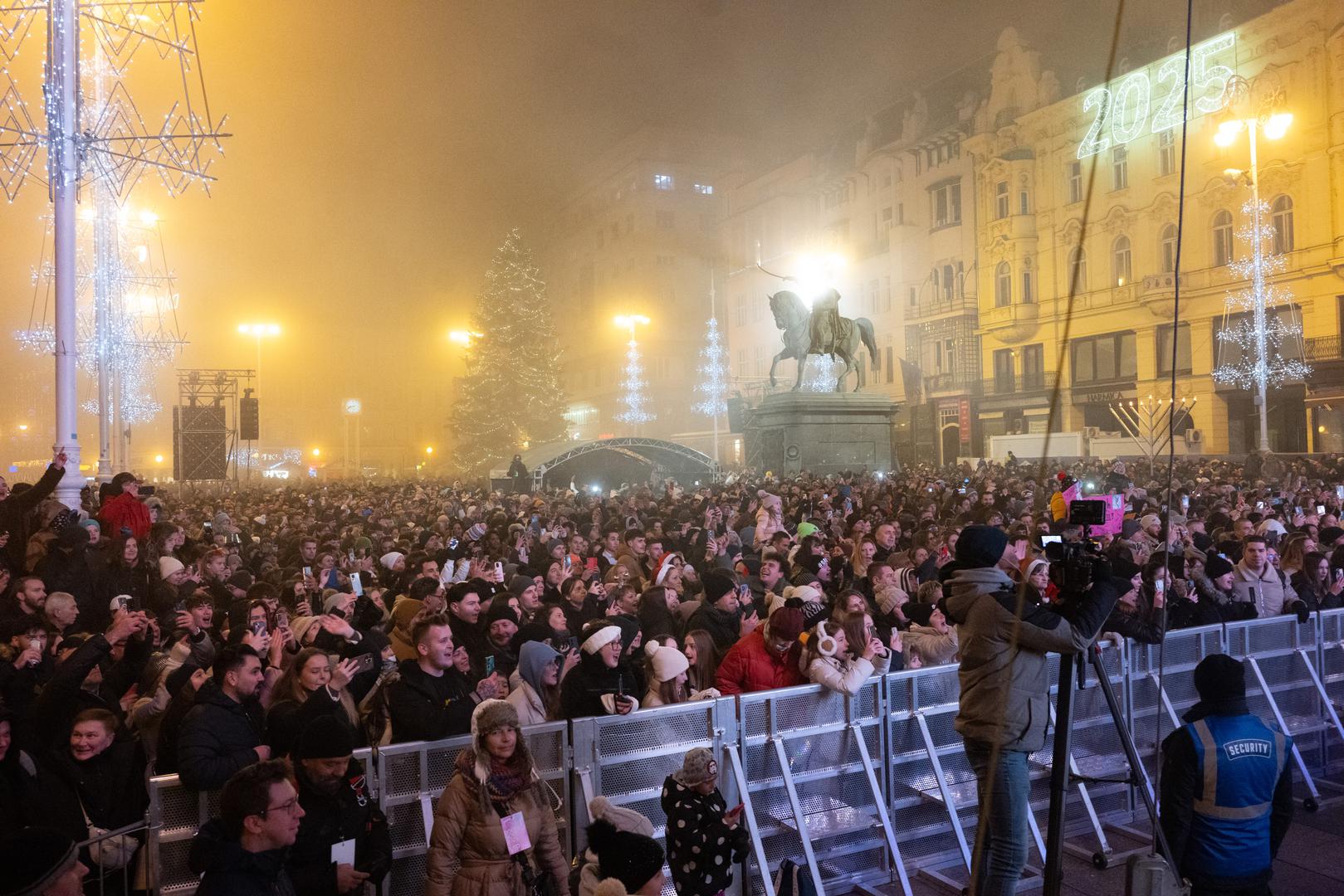 Na Fuliranju na Strossmayerovom trgu posjetitelji su uživali uz DJ setove i koncertu Psihomodo Popa. 