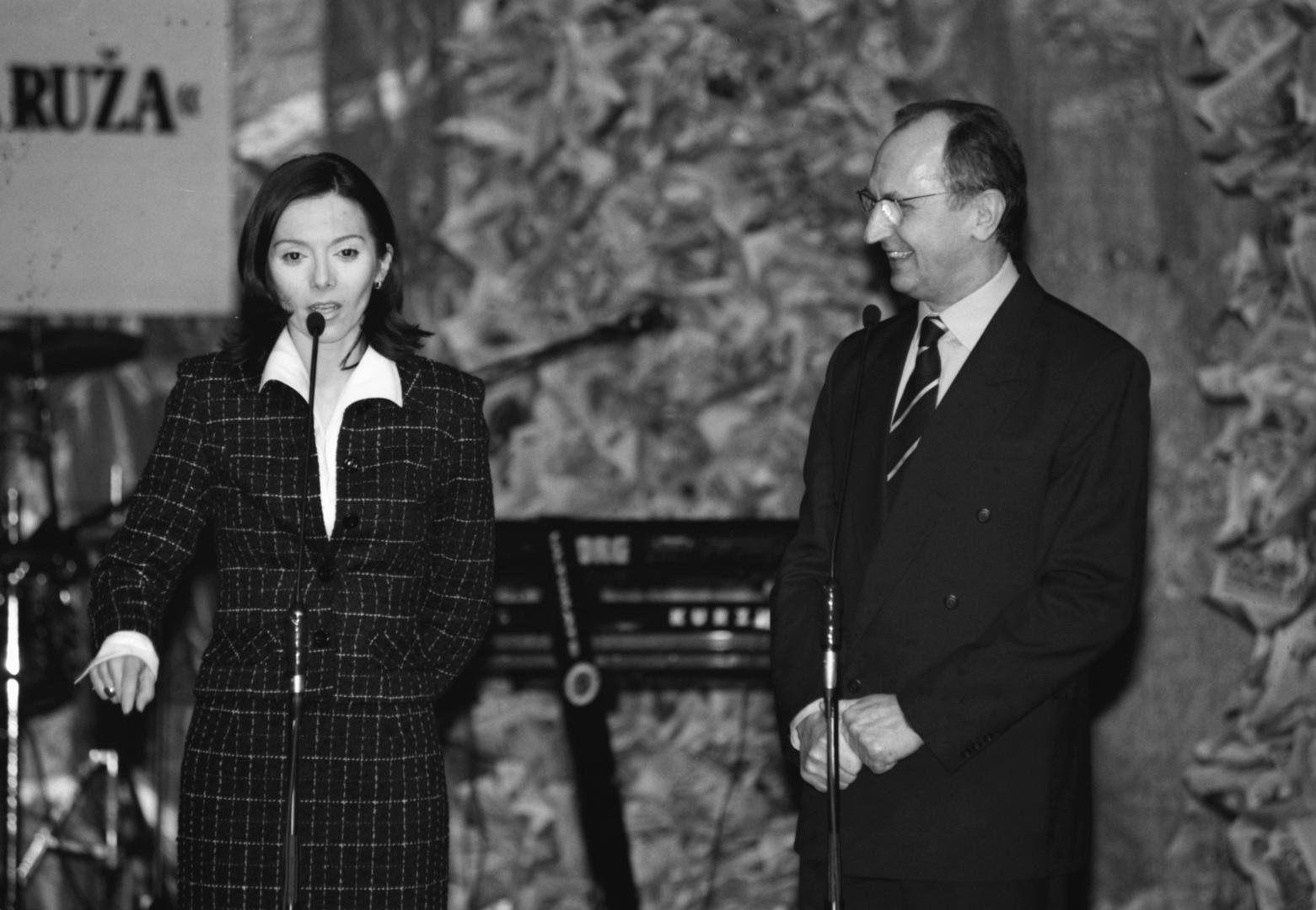 31.01.1996., Kazaliste Kerempuh, Zagreb, Hrvatska - Odrzana svecanost dodjela nagrada Vecernjakova ruza za 1995. godinu. Oliver Mlakar; Danijela Trbovic. Photo: Sinisa Hancic/PIXSELL 