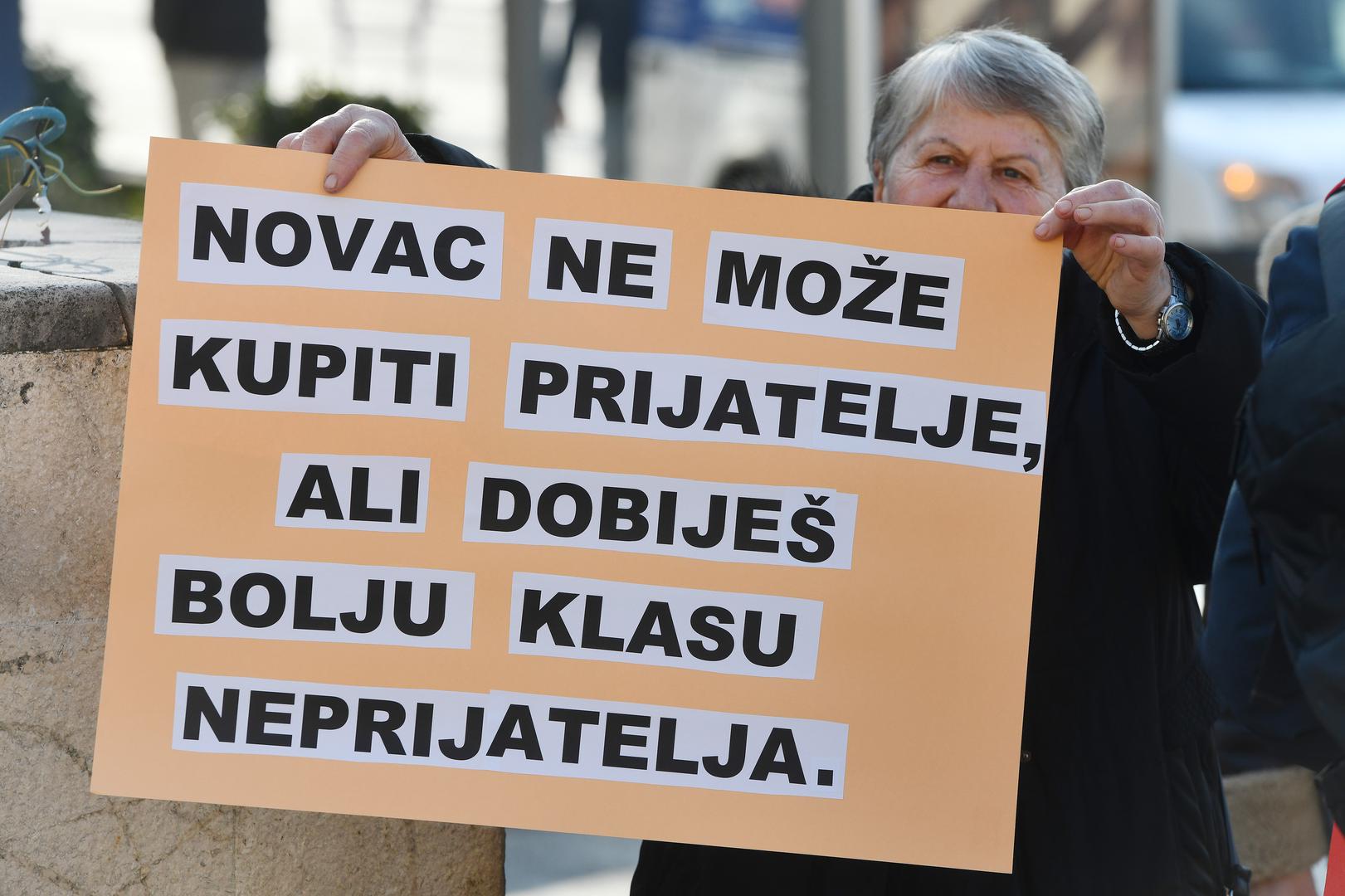 05.02.2024., Sibenik - Prosvjed mjestana Kaprija ispred gradske uprave u Sibeniku zbog novog brodskog trajektnog pristanista. Photo: Hrvoje Jelavic/PIXSELL