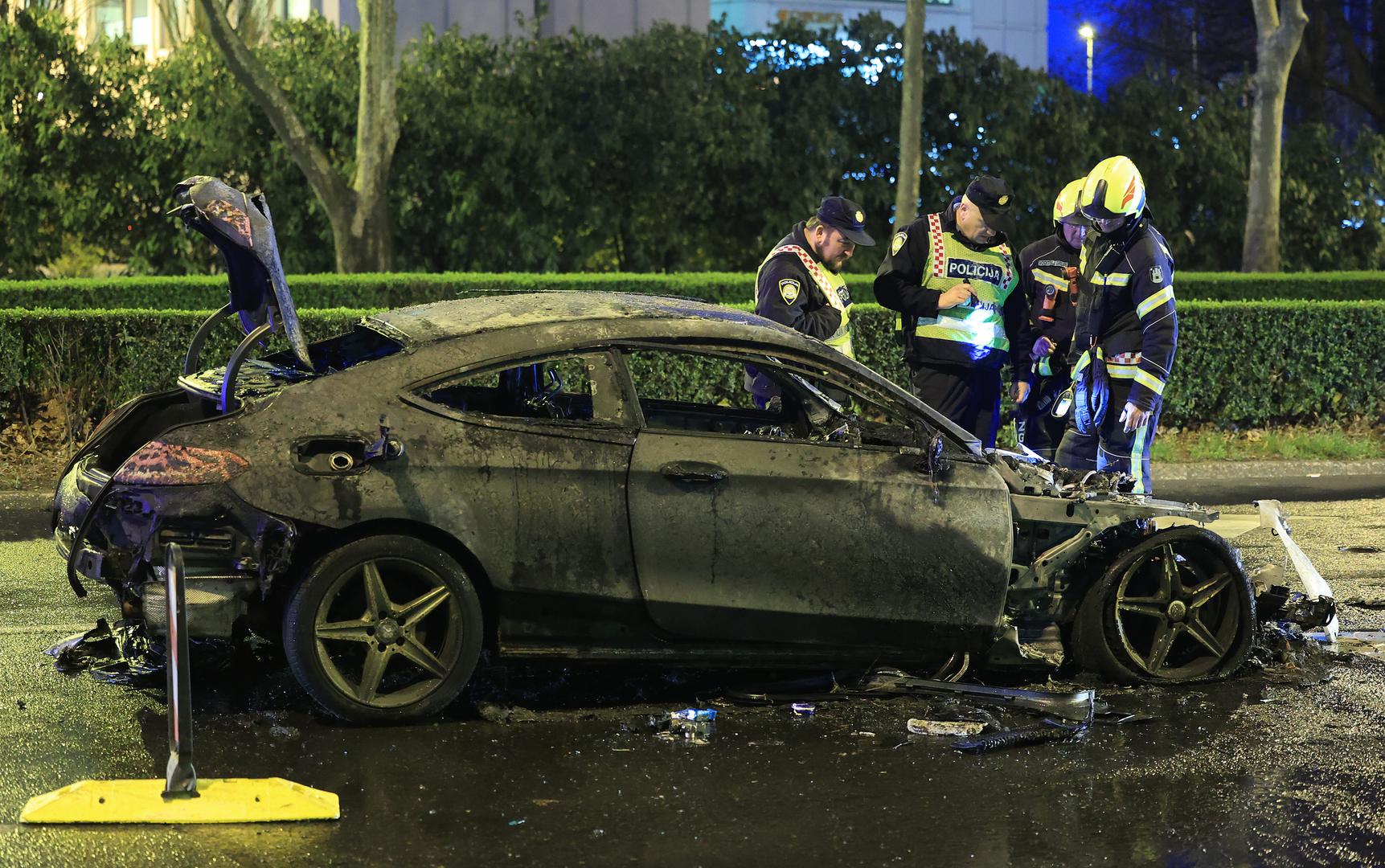 13.03.2024., Zagreb - Vatrogasci ugasili pozar osobnog automobila u Vukovarskoj ulici kod krizanja s Heuinzlovom. Photo: Marko Prpic/PIXSELL