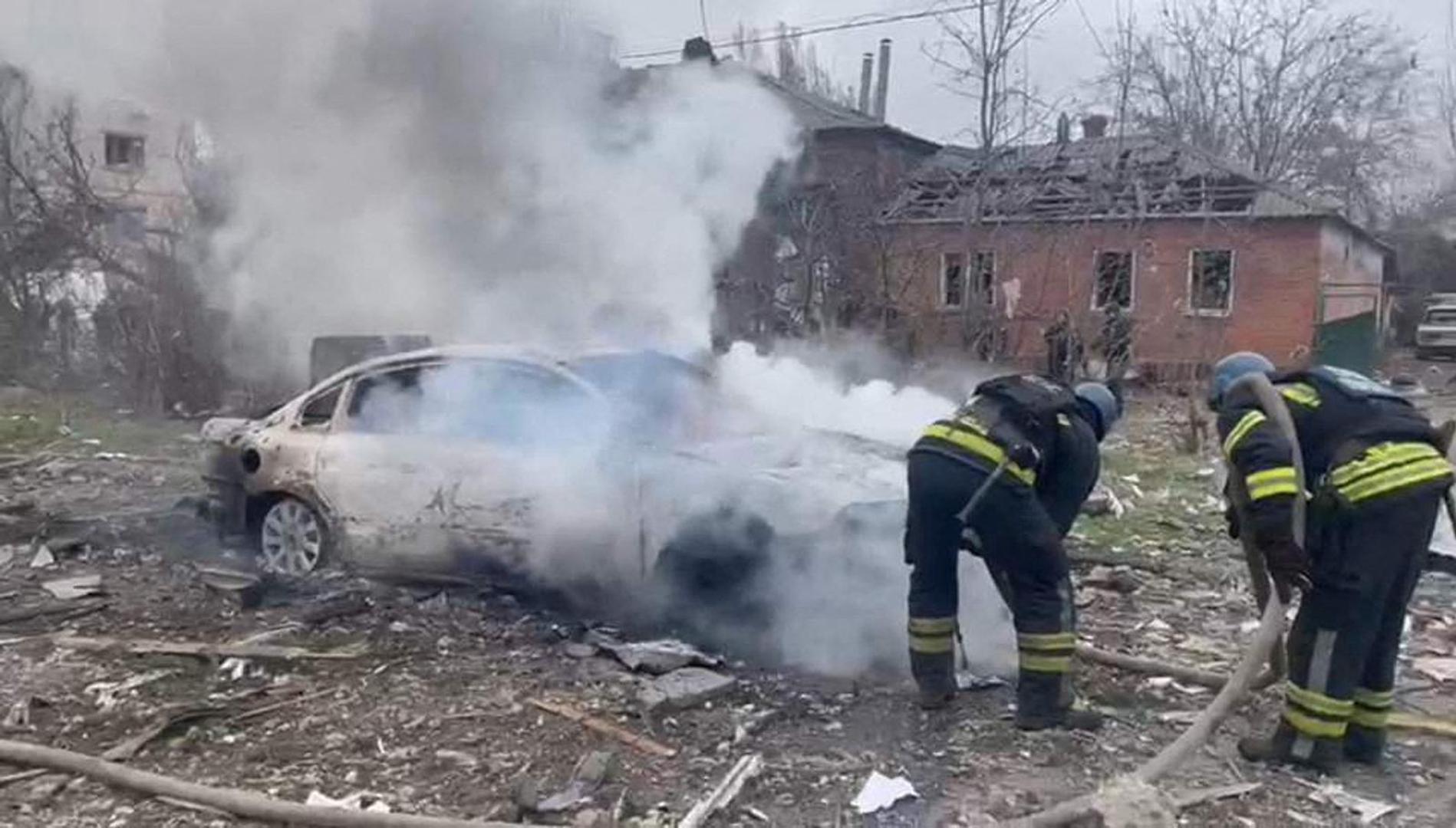 Firefighters work at a site of a Russian military strike, amid Russia's attack on Ukraine, in Sloviansk, Donetsk region, Ukraine March 27, 2023. Press service of the State Emergency Service of Ukraine/Handout via REUTERS ATTENTION EDITORS - THIS IMAGE HAS BEEN SUPPLIED BY A THIRD PARTY. Photo: State Emergency Service of Ukrai/REUTERS