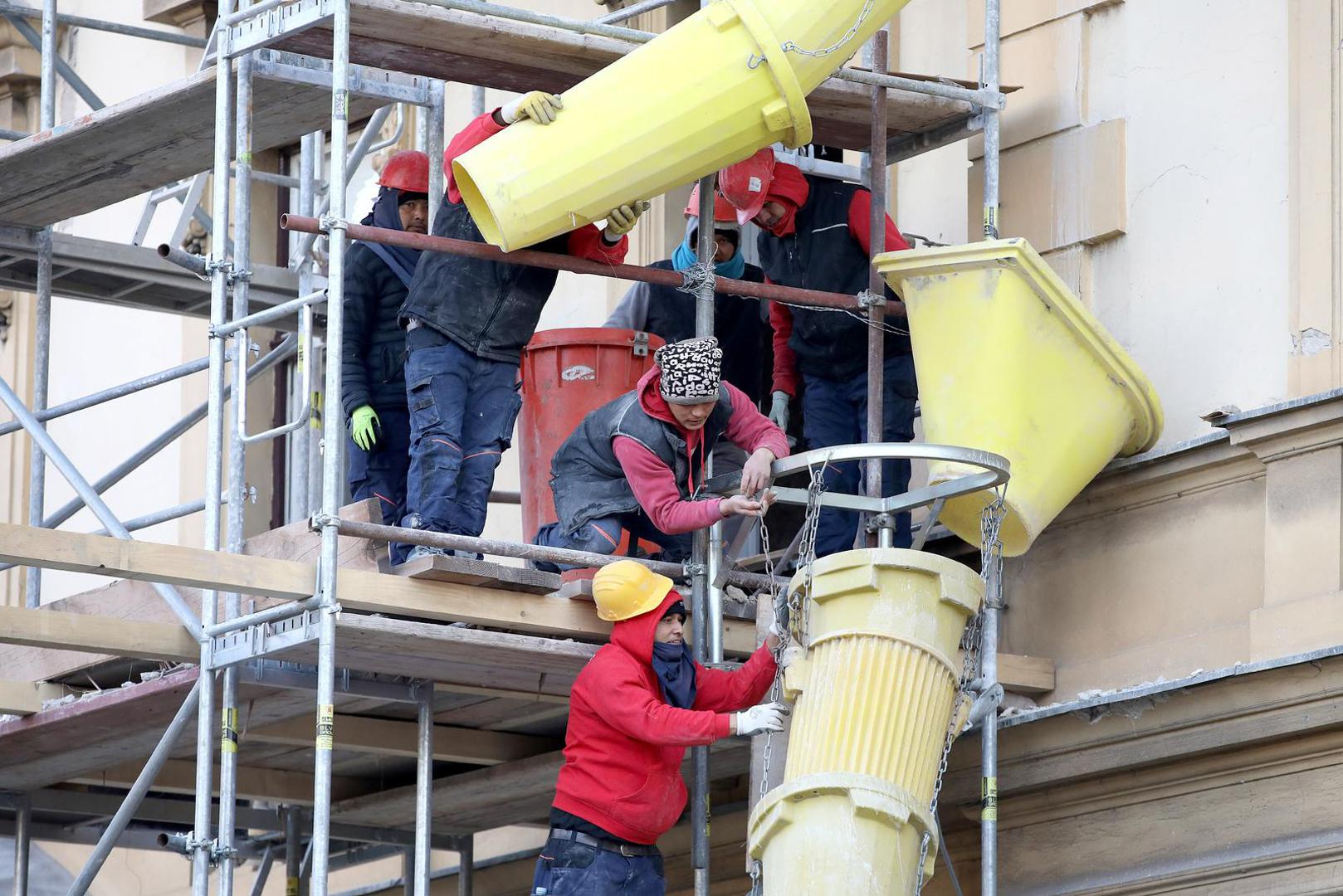 20.02.2023., Zagreb - Radnici na gradilistu. Drzavi zavod za statistiku danas ce objaviti kolika je bila proscjecna mjesecna neto i bruto placa zaposlenih u 2022. godini. Photo: Patrik Macek/PIXSELL