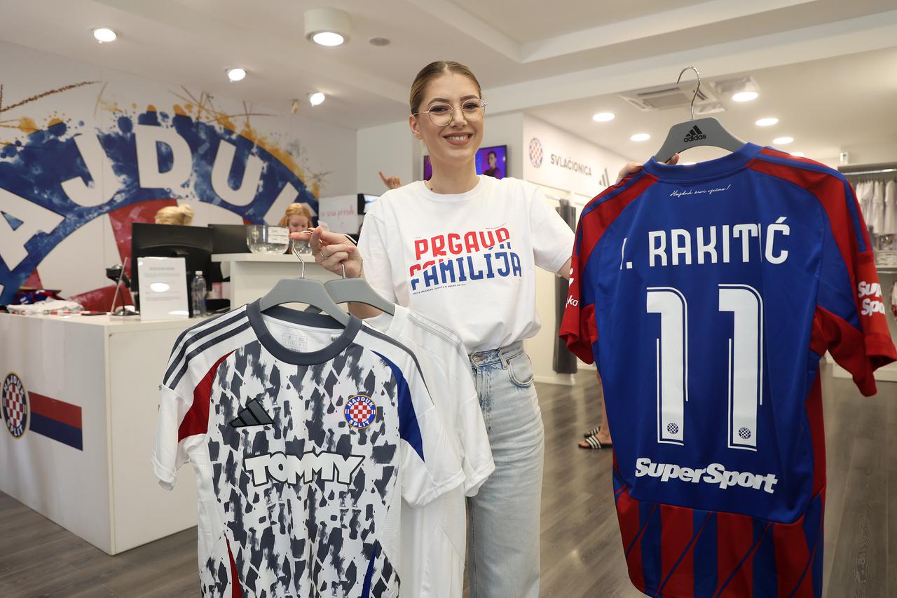 Split: Rakitićev dres u Fan shopu Hajduk