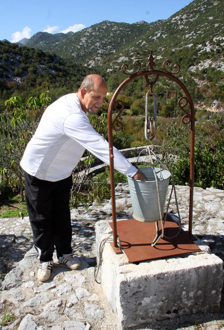 Zvonimir Pervan uredio je u Kokorićima i muzej posvećen Titu