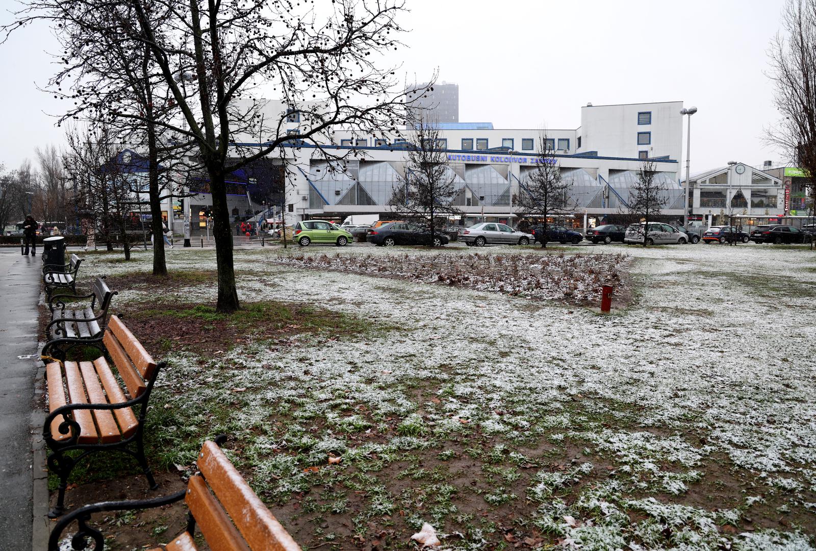 Pa je tako Zagrepčane  u jutarnjim satima iznenadio je snježni prekrivač.