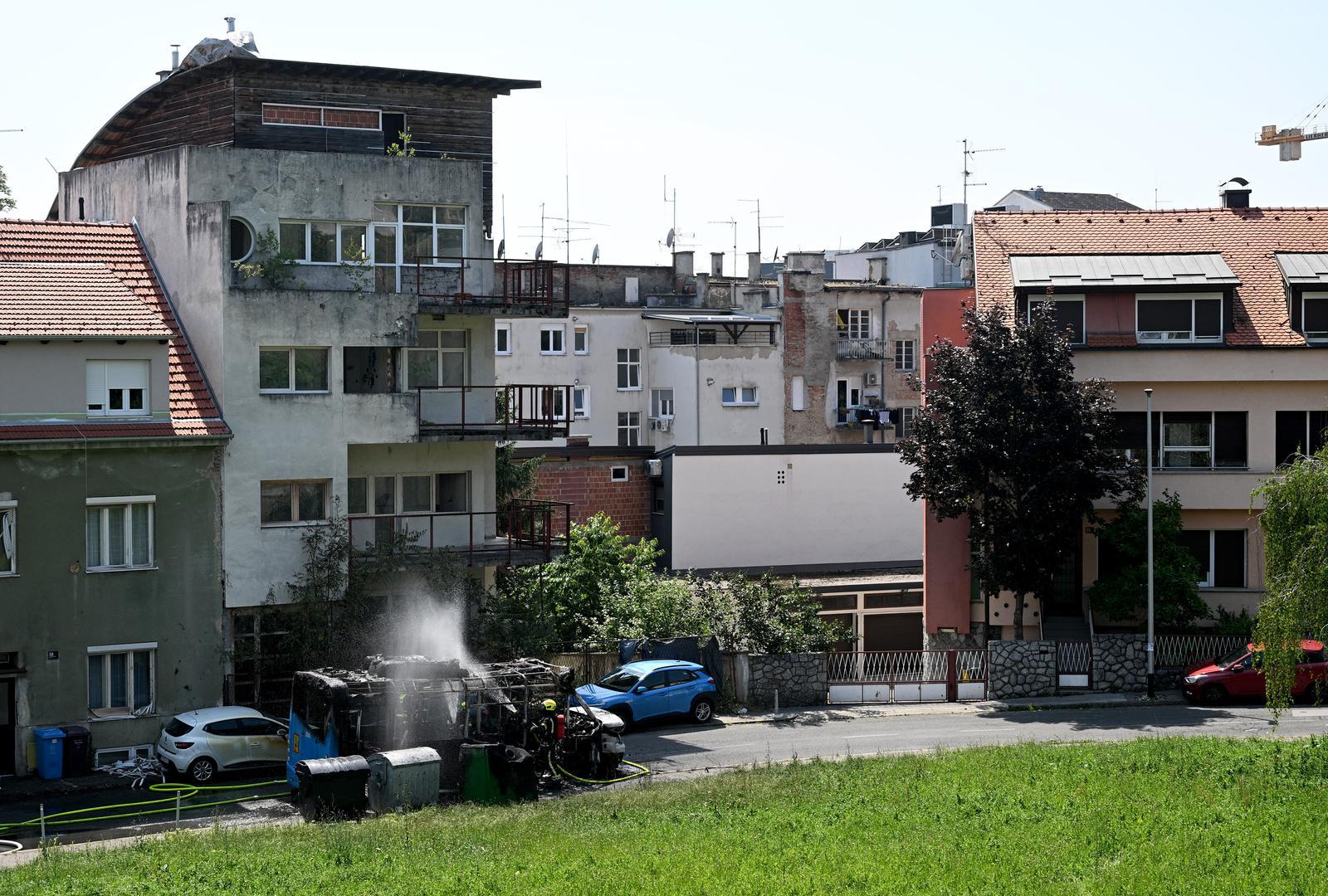 19.06.2023., Zagreb - U Hercegovackoj ulici planuo autobus ZET-a. ostecena okolna vozila i kontejneri. Photo: Davor Puklavec/PIXSELL