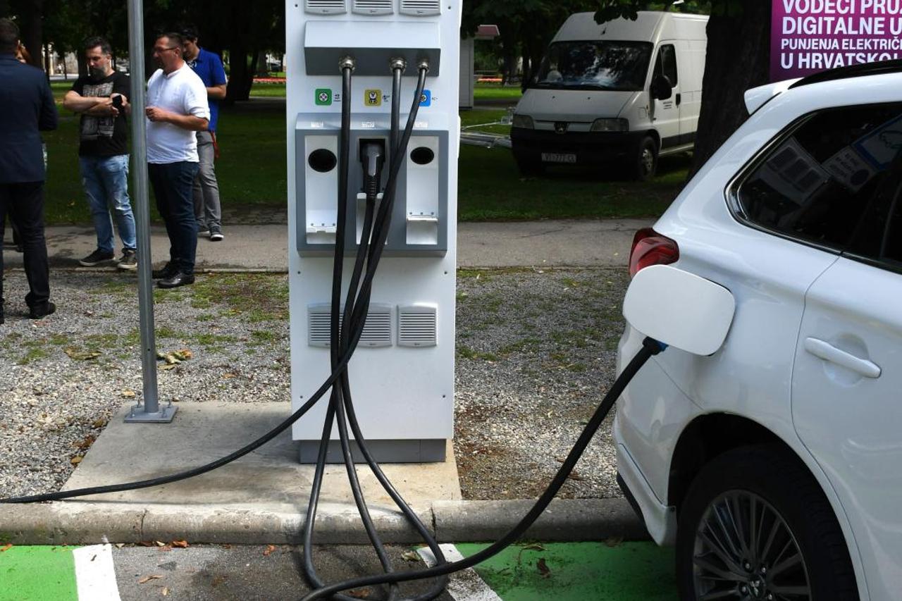 U Bjelovaru otvorena prva e-punionica za električne automobile