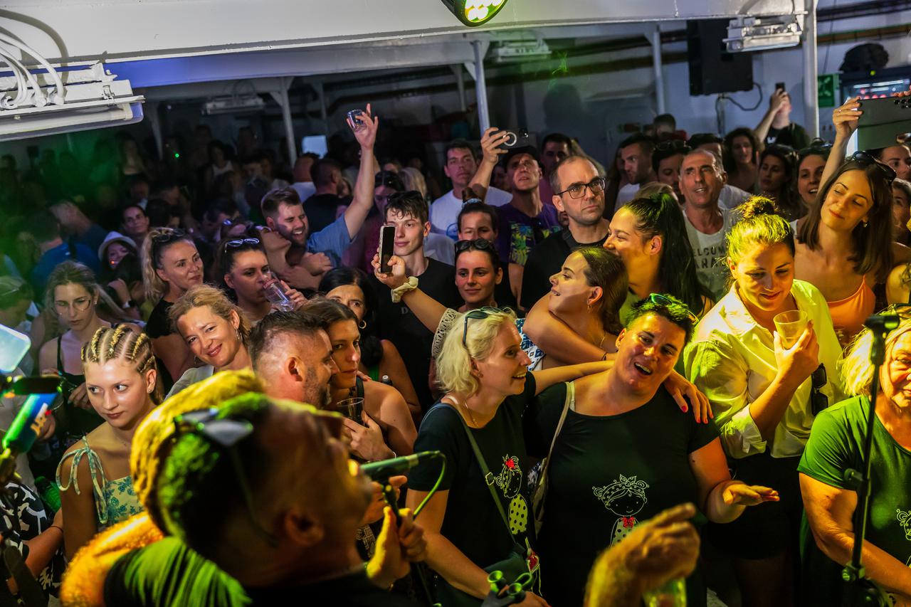 Split: Trajekt Oliver na kojem se održava koncert za vrijeme plovidbe do Vela Luke